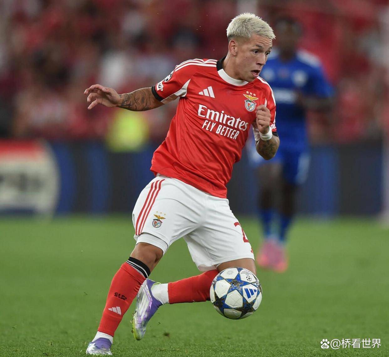 关于阿贾克斯发布备战花絮；加时末段造点机会；欧冠任务艰巨；年轻球员得到机会的信息