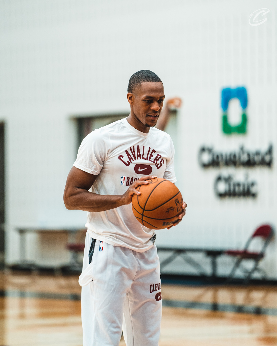 lol视频-包含勒沃库森训练开放日，赛前主帅复盘引欢呼，NBA常规赛在即，轮换策略成焦点的词条