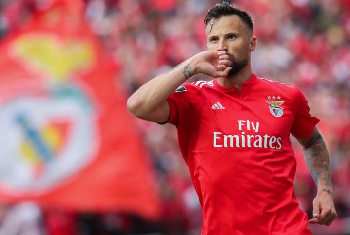 英雄联盟-清晨本菲卡备战英超，篮板制胜细节曝光，气氛紧张，纪律约束更严格的简单介绍